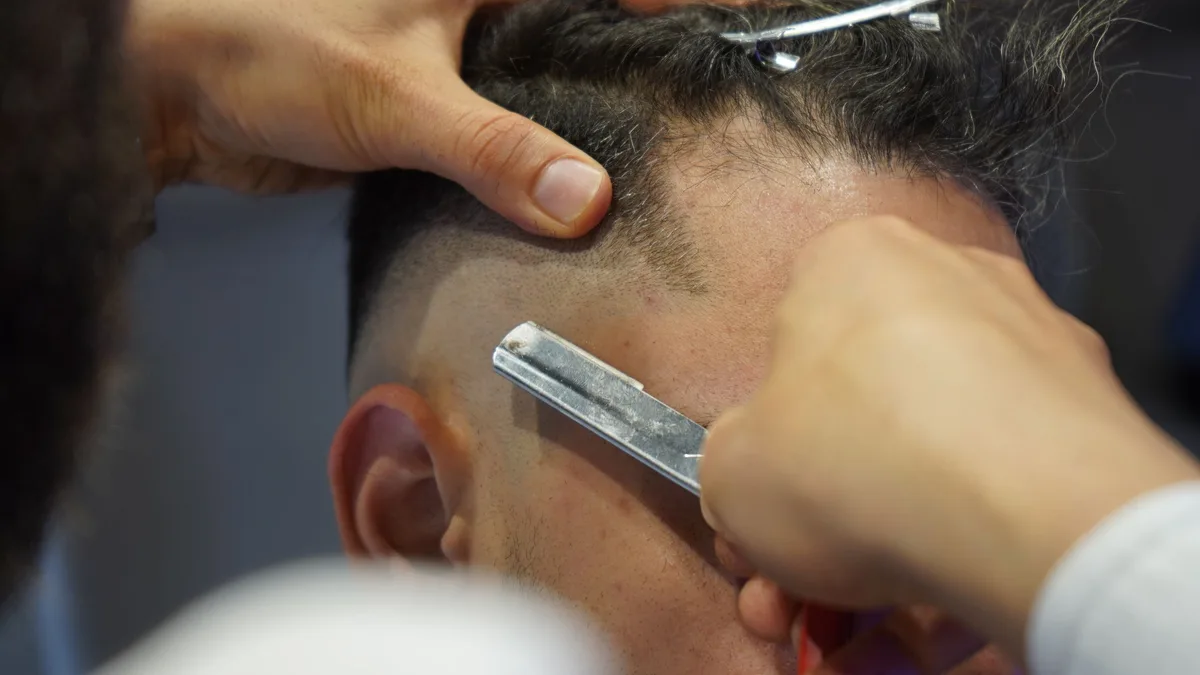 Illustration de l'article « Coiffure homme dégradé »