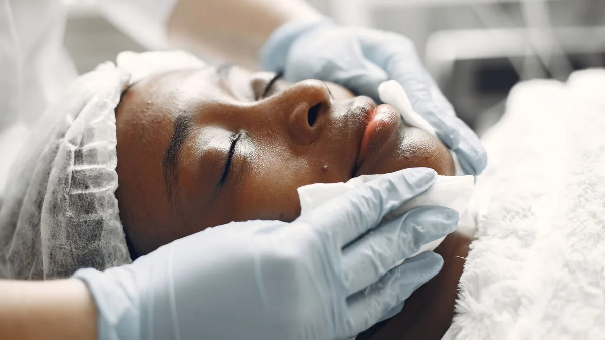 Illustration de l'article « Préparer sa peau avant un soin visage »